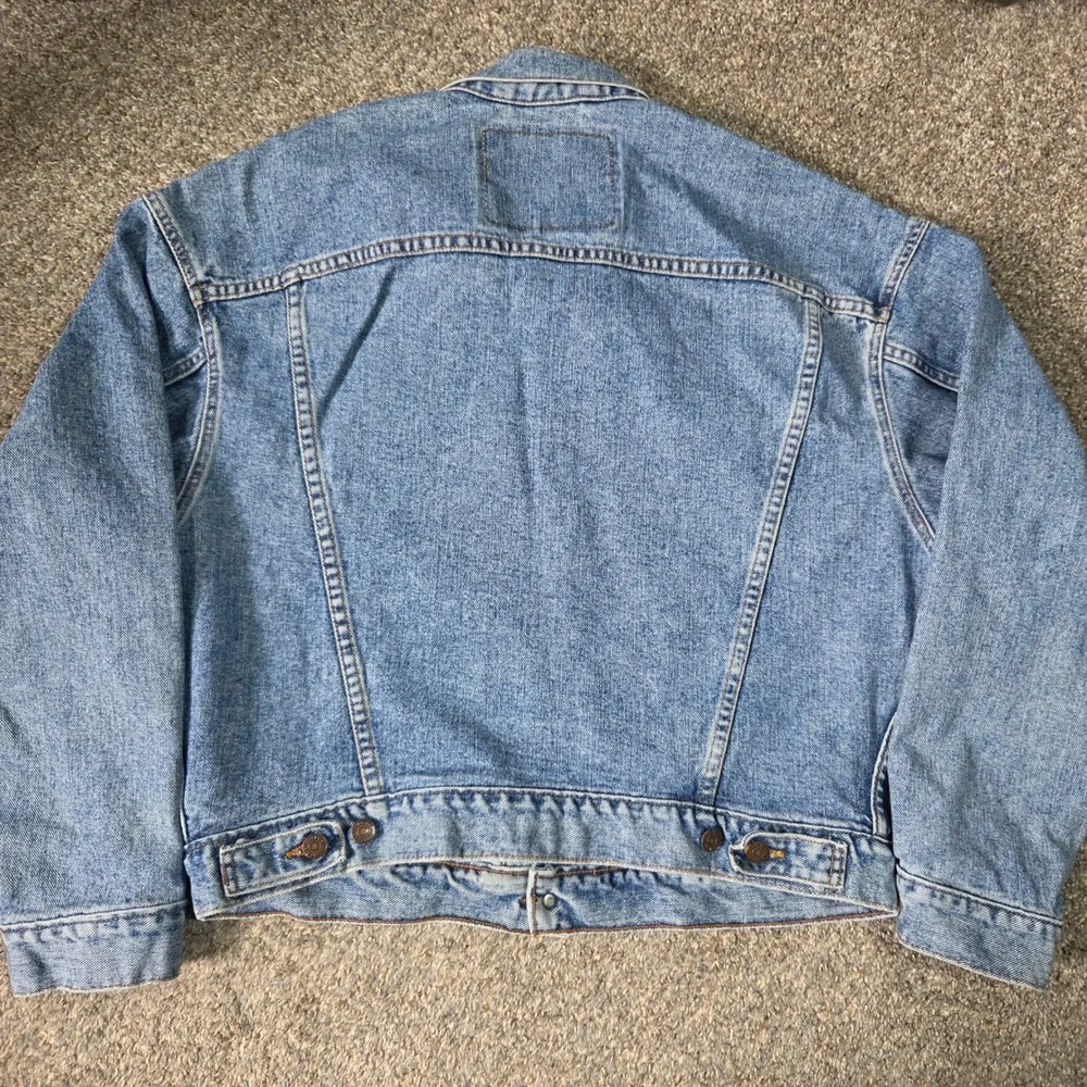 Vintage Levis 70598 4849 Denim Trucker Jacket Light Wash Mens Medium Made in USA